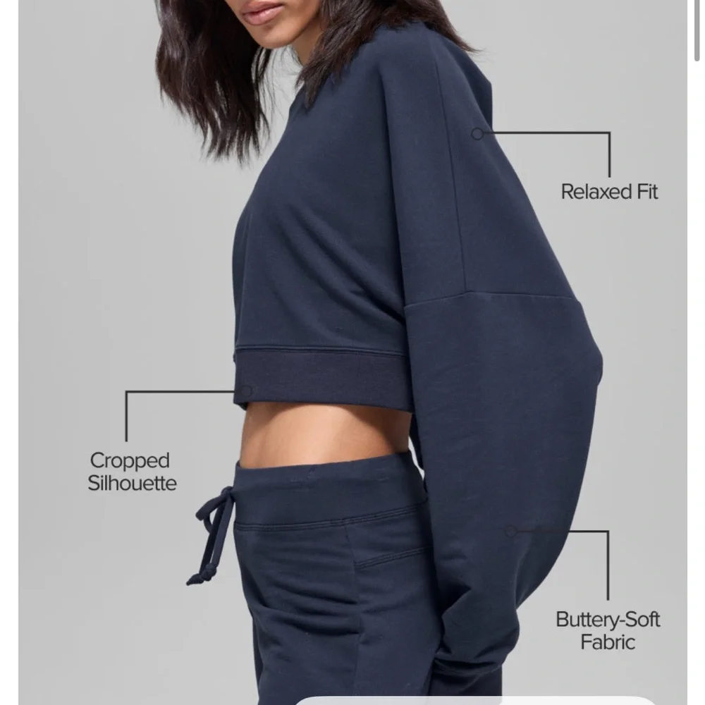 Alo Navy Cropped sway crewneck - Picture 2 of 6